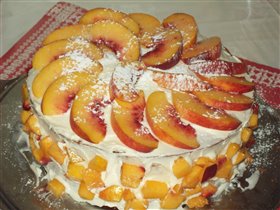торта с персиками
