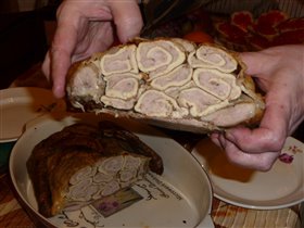 Вот уточка с блинами во всй красе. Это блюдо можно подавать как горячим, так и холодным. Вкусно пальчики оближешь!