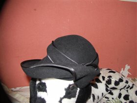 шляпка Ассиметрия черная 55-56 размер.