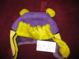 Шапка натуральная овчина. Была куплена в Снежной Королеве. На шапке написан размер 55 см, S, но дочери нормально была уже в 4 года. С 3 до 6 лет примерно. 