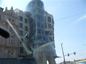 Прага. неудачная фотка. но здание больно красивое.