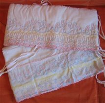 набор бортики и простынь в кроватку, шитье, очеь нежно и красиво, извините не глажено