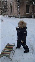 Гоша играет в снежки
