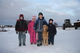 Падал снег, нам было 5-7 лет