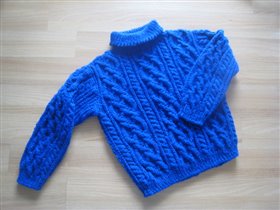 Синий свитер