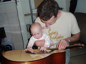 Изучаю сложный аккорд с папой :)