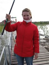 А мама рыбачила только на пирсе. Ребенок спит - мама с удочкой. Улов правда мелковат.