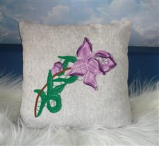 Подушка с фиолетовой розой