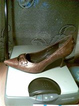 Пристраиваю туфли цвет бронза,размер 39,цена 1200 руб
