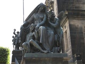 Дрезден, скульптура называется 'Ночь'