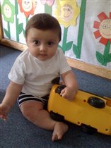 В яслях.  7 месяцев.