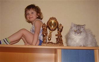 ребенок и котенок