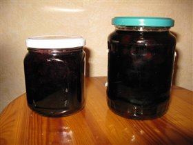 Варенье из черной смородины.