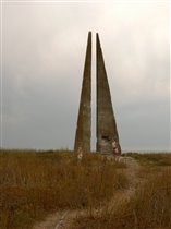 памятник на месте гибели лейтенанта Шмидта