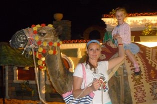 Я с дочкой на верблюде за 5$