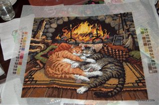 Коты у камина