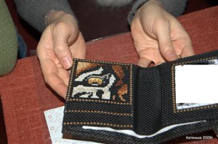 внутри кошелька