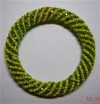 жёлто-зелёный браслет