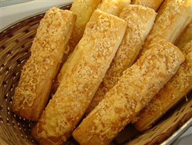 сырные палочки с кунжутом