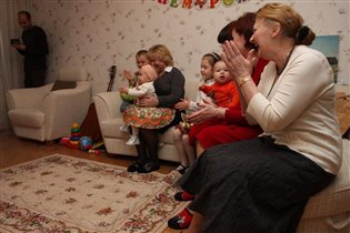 Зрители:бабушки, родственники и Женечка