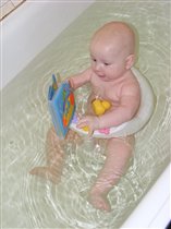 Читаем книжку в ванной :)