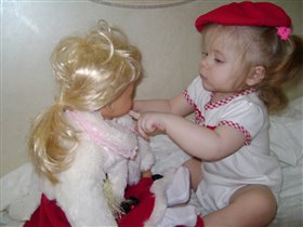 Даша с куклой Машей