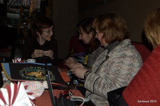 Чего-то секретничают...