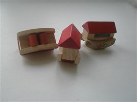 деревянные домики на колёсиках(маленькие)