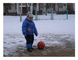 Футбол на снегу.