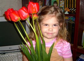 А я в понедельник 8 марта 2010 подарю маме цветы!