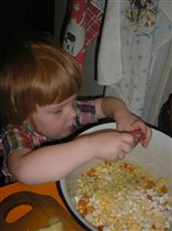 Ваня крошит оливье