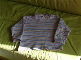 Водолазка, 104 рост, 50 руб. Ворот на пуговицах.