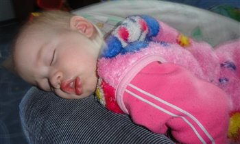 Моя дочка сладко спит