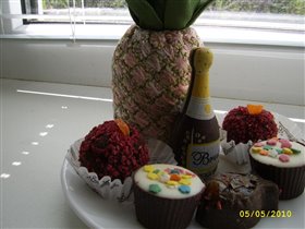 Натюрморт с ананасом