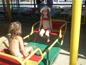 огороженная детская площадка на пляже = мамин кайф