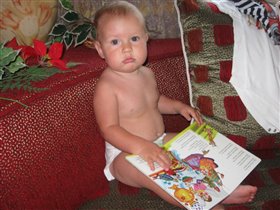 Егор читает 'Муху Цокотуху'