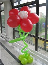 Цветок на ножке в переходе