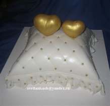 Торт Золотые сердечки на подушке