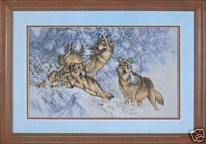 35227 Wintertime Wolves