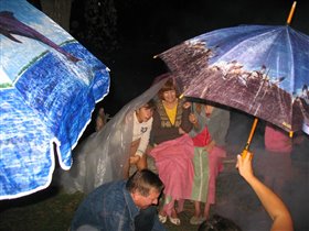 Ночью в дождь на пикнике
