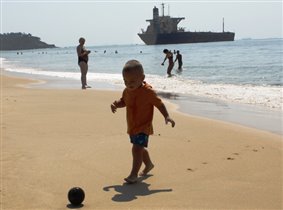 Футбол на берегу океана