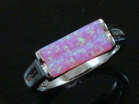 Кольцо из серебра 925 пробы с розовым опалом