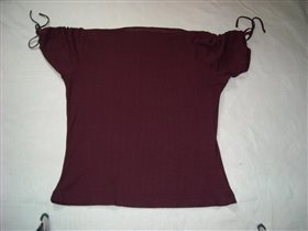 Бордовая футболка