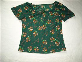 Зеленая футболка