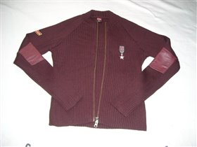 Малиновая кофта на молнии