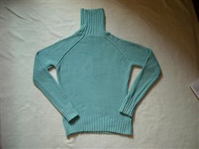 Голубой свитер