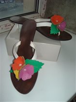 Шлепанцы с цветами