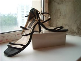 Черные на высоком каблуке