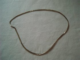 Длиннющая цепочка из псевдо золота