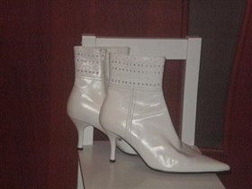 Белые полусапожки